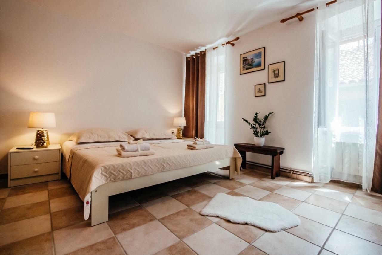 Heart Of Town Apartment Zadar Luaran gambar