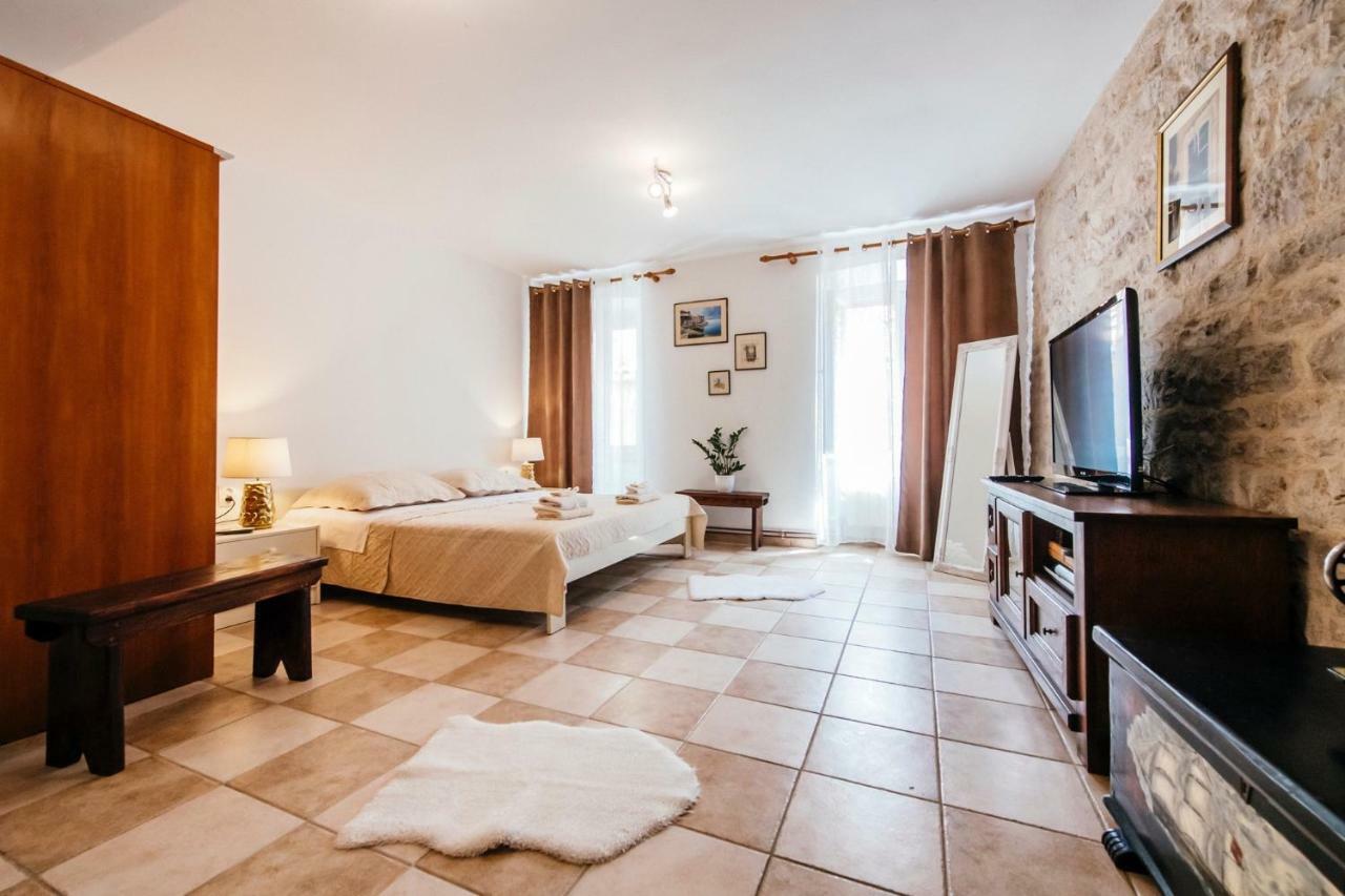 Heart Of Town Apartment Zadar Luaran gambar