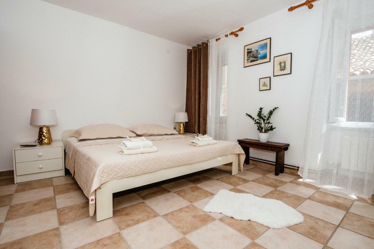 Heart Of Town Apartment Zadar Luaran gambar
