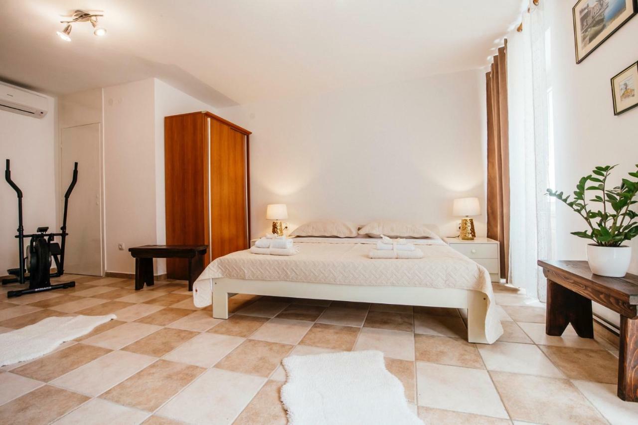 Heart Of Town Apartment Zadar Luaran gambar